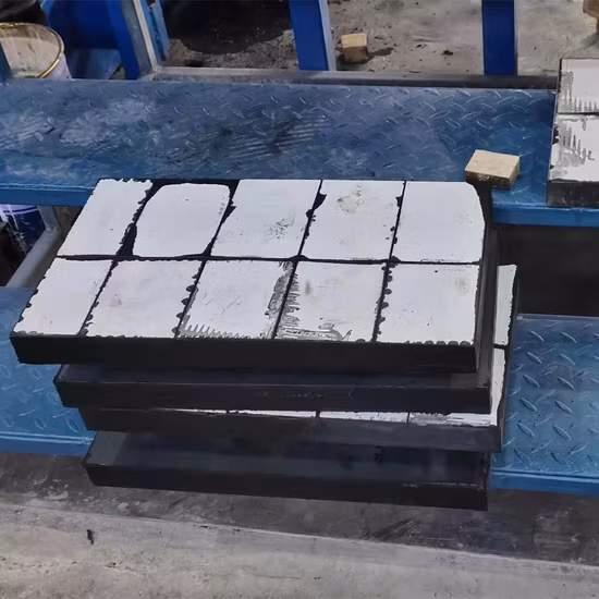 Износостойкая к истиранию стальная пластина из закаленного глинозема керамического каучука Zta по индивидуальному заказу с завода ISO